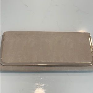 Aldo clutch